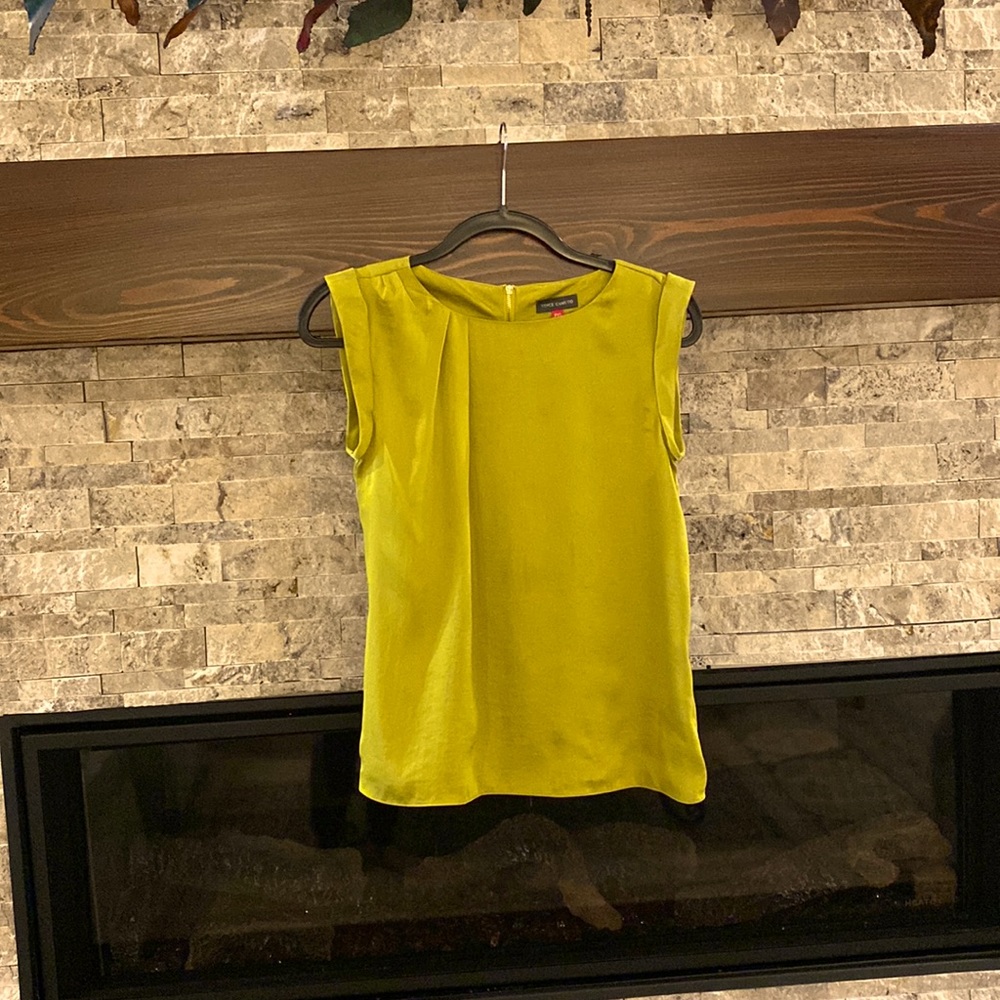 Dressy top in a lime green with a gold zipper in the back